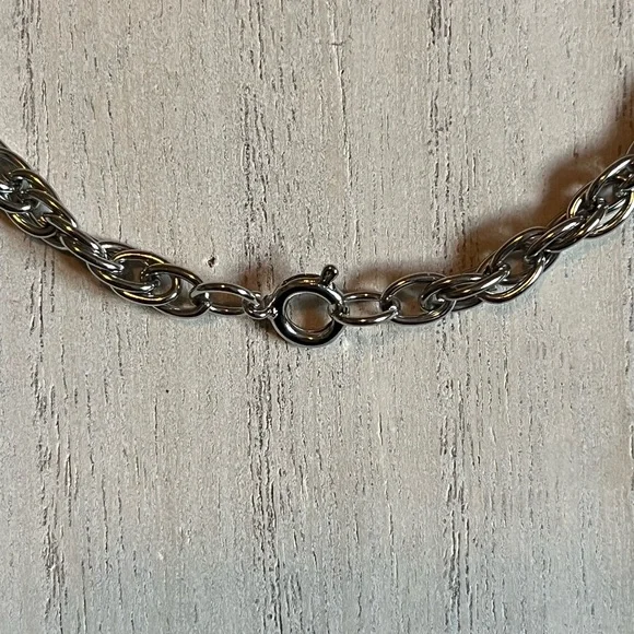 Funky Metal Necklace - Picture 4 of 6